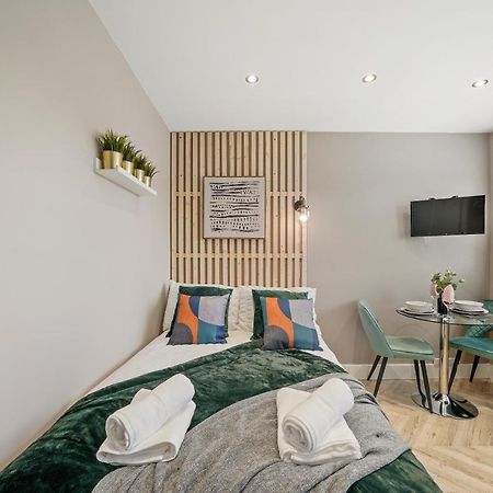 Cosy Heathrow Studios - Parking - Garden ลอนดอน ภายนอก รูปภาพ