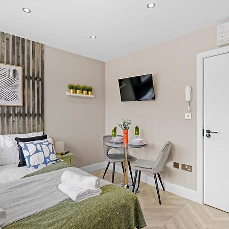 Cosy Heathrow Studios - Parking - Garden ลอนดอน ภายนอก รูปภาพ