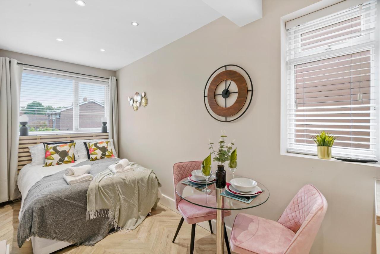 Cosy Heathrow Studios - Parking - Garden ลอนดอน ภายนอก รูปภาพ