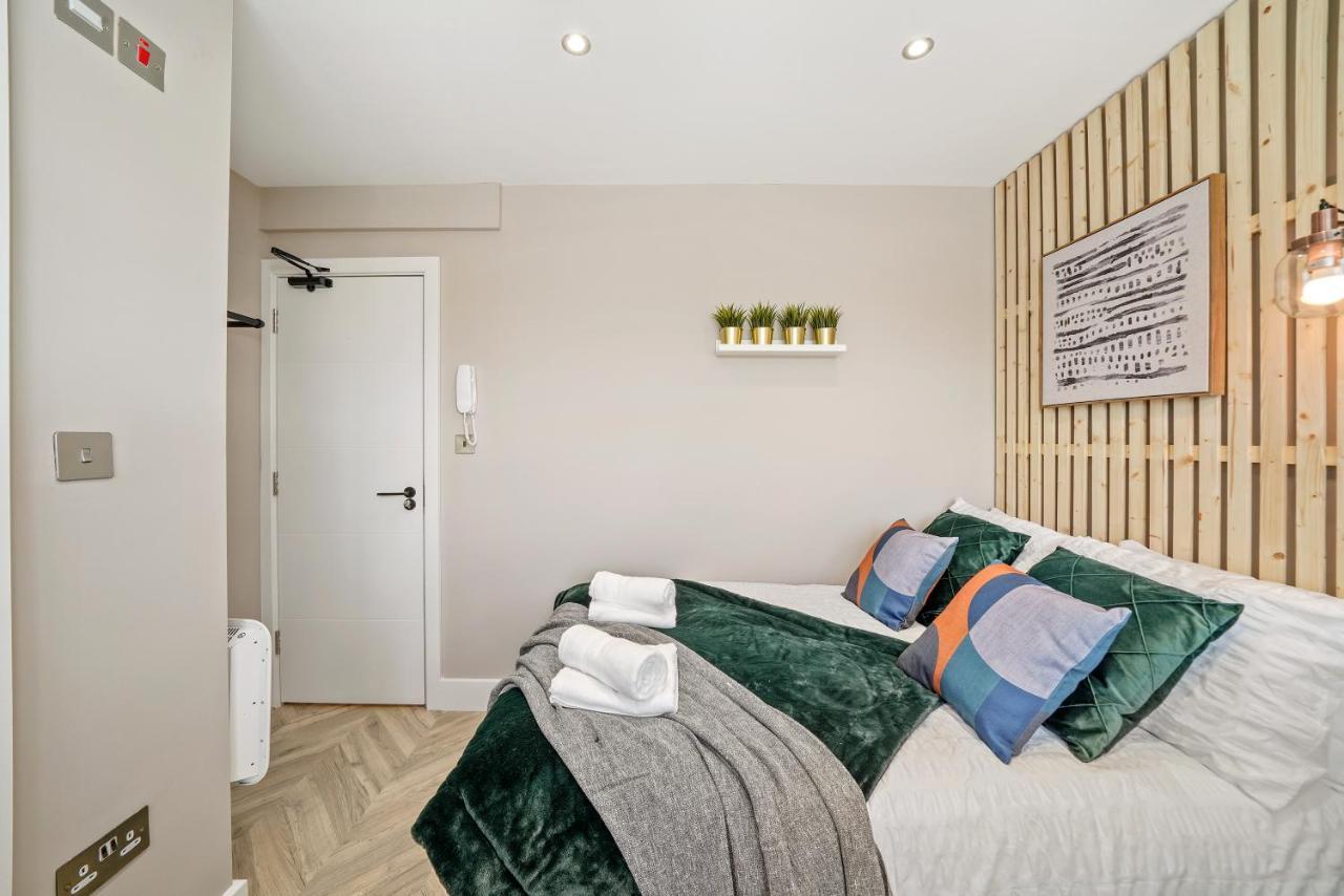 Cosy Heathrow Studios - Parking - Garden ลอนดอน ภายนอก รูปภาพ