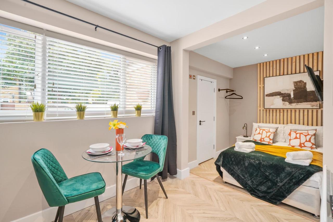 Cosy Heathrow Studios - Parking - Garden ลอนดอน ภายนอก รูปภาพ