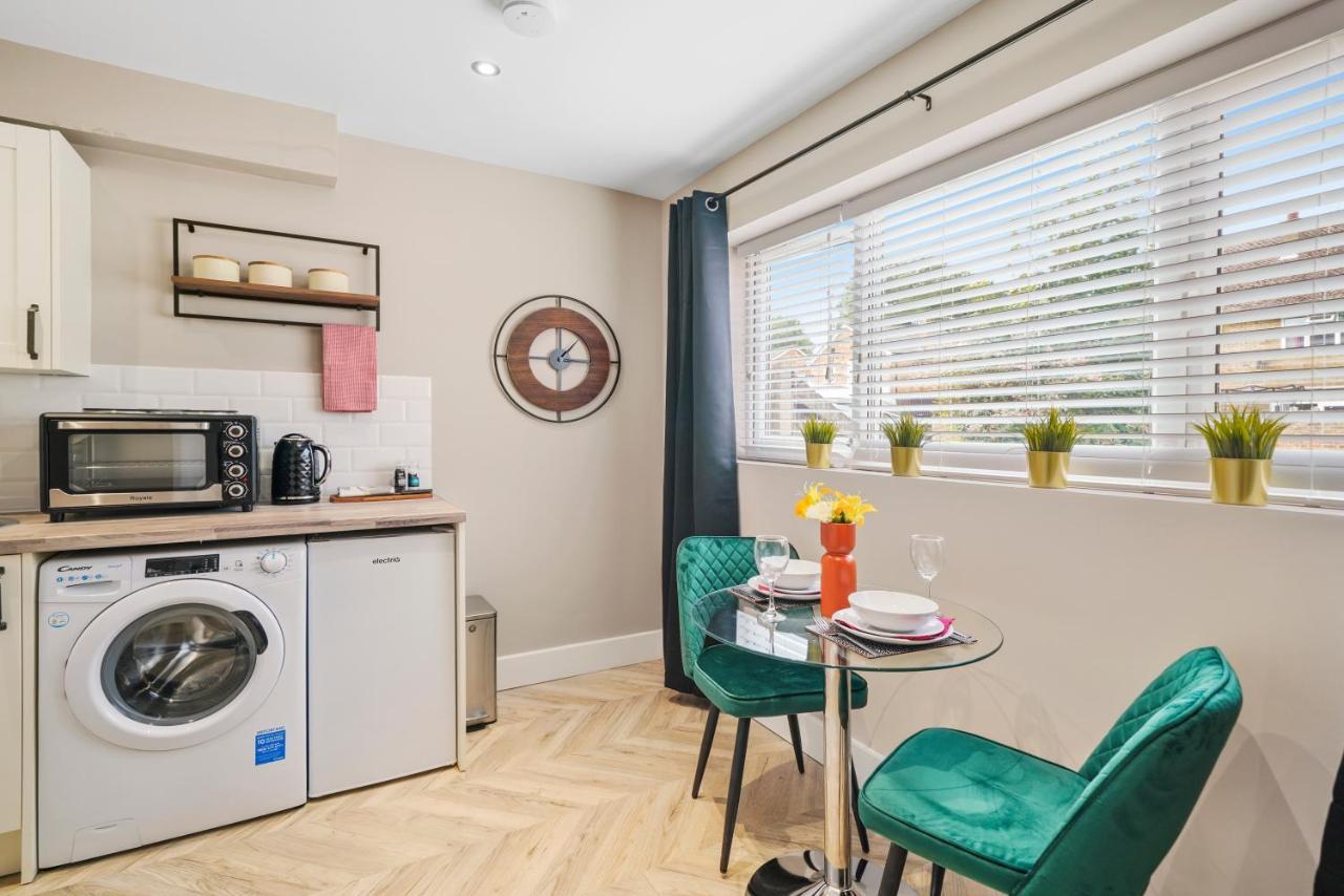 Cosy Heathrow Studios - Parking - Garden ลอนดอน ภายนอก รูปภาพ