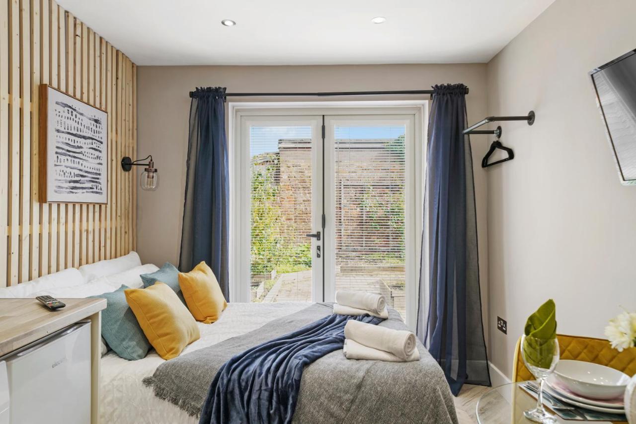 Cosy Heathrow Studios - Parking - Garden ลอนดอน ภายนอก รูปภาพ