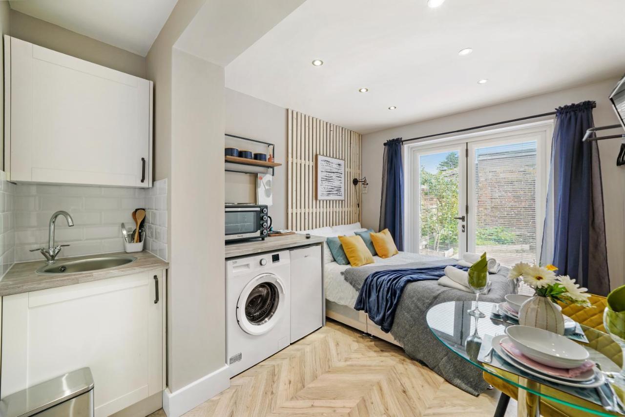 Cosy Heathrow Studios - Parking - Garden ลอนดอน ภายนอก รูปภาพ