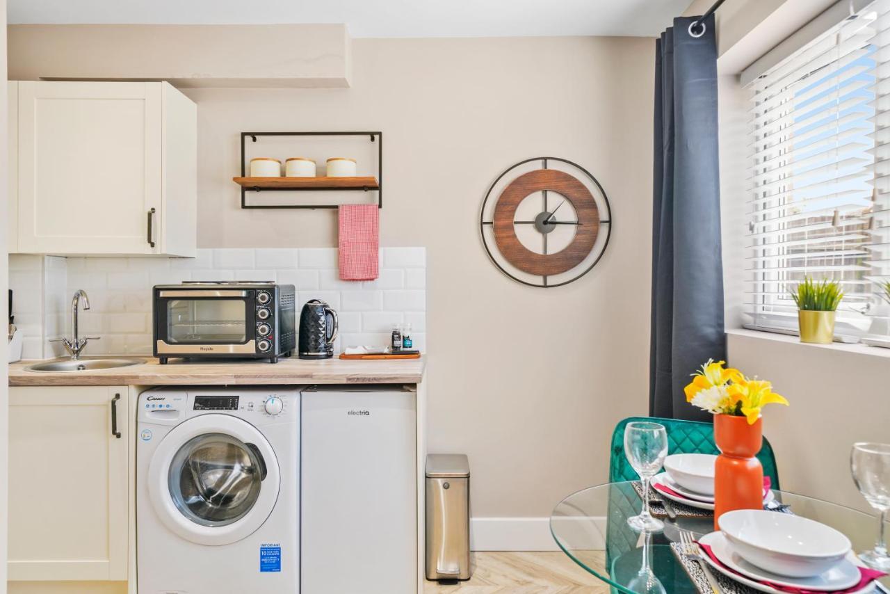 Cosy Heathrow Studios - Parking - Garden ลอนดอน ภายนอก รูปภาพ