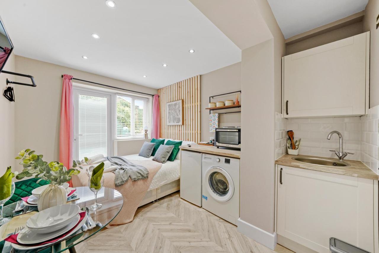 Cosy Heathrow Studios - Parking - Garden ลอนดอน ภายนอก รูปภาพ