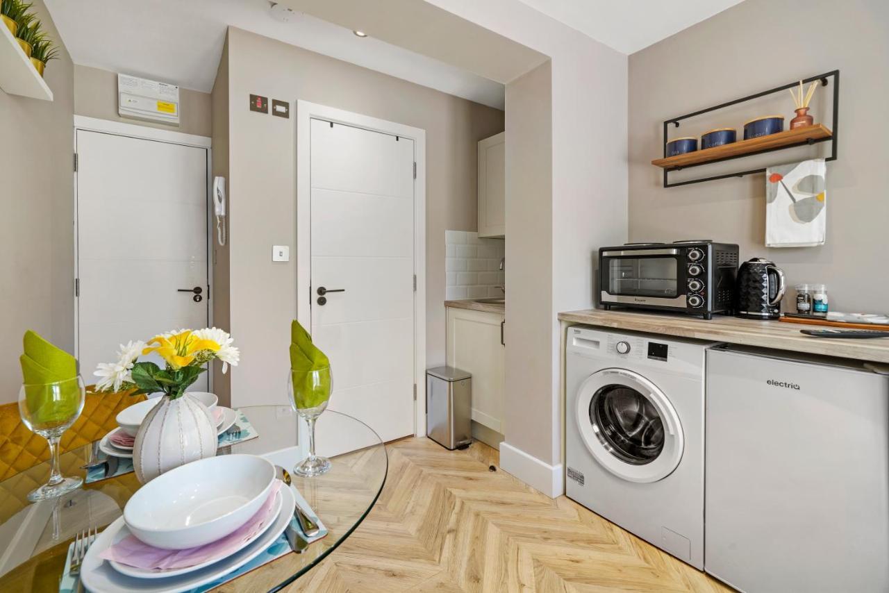 Cosy Heathrow Studios - Parking - Garden ลอนดอน ภายนอก รูปภาพ
