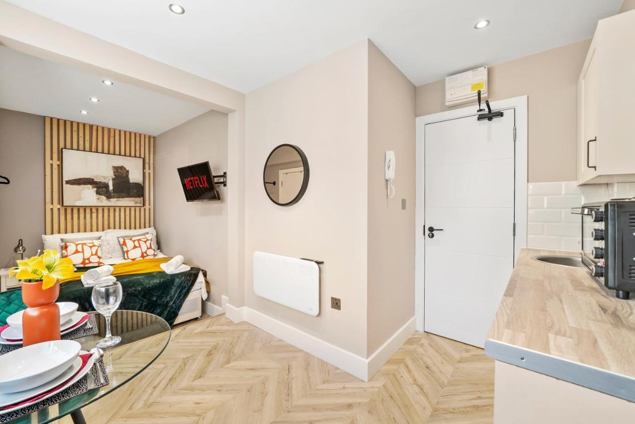 Cosy Heathrow Studios - Parking - Garden ลอนดอน ภายนอก รูปภาพ