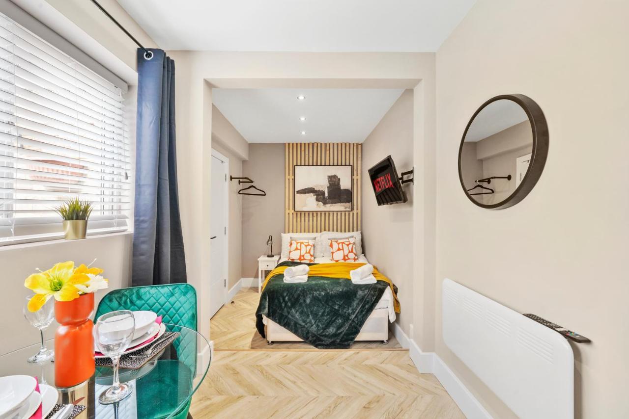 Cosy Heathrow Studios - Parking - Garden ลอนดอน ภายนอก รูปภาพ