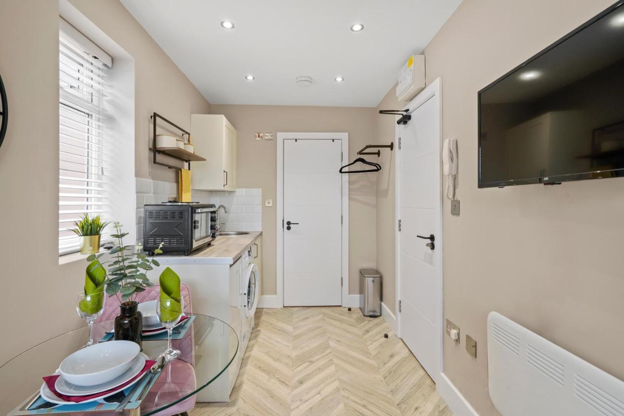 Cosy Heathrow Studios - Parking - Garden ลอนดอน ภายนอก รูปภาพ