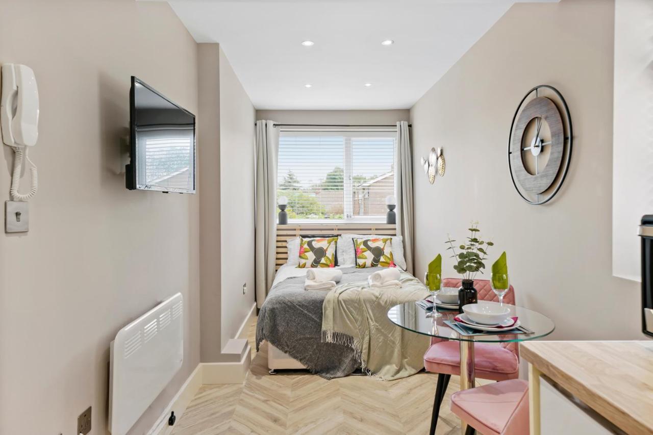 Cosy Heathrow Studios - Parking - Garden ลอนดอน ภายนอก รูปภาพ