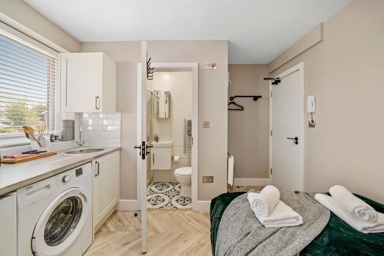 Cosy Heathrow Studios - Parking - Garden ลอนดอน ภายนอก รูปภาพ