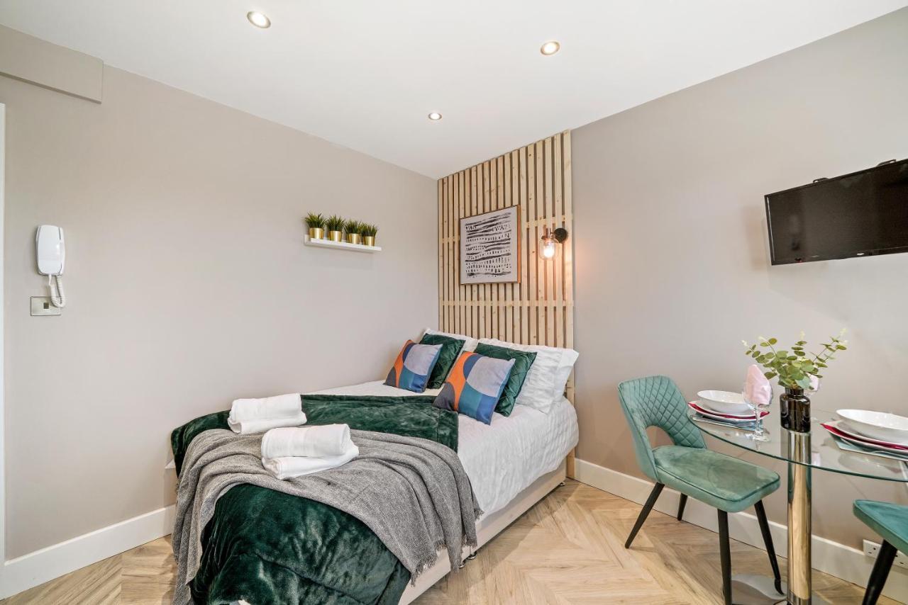 Cosy Heathrow Studios - Parking - Garden ลอนดอน ภายนอก รูปภาพ
