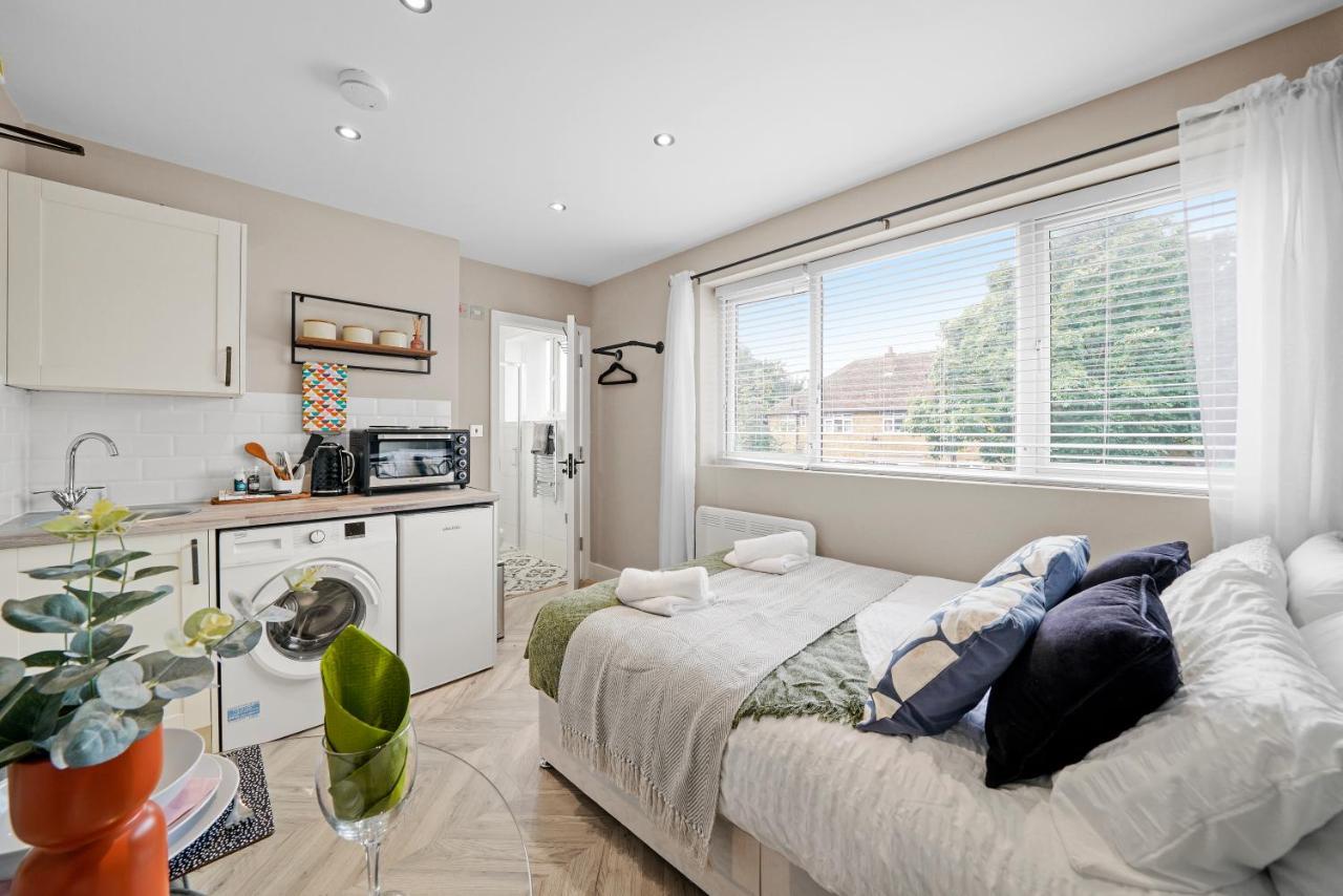 Cosy Heathrow Studios - Parking - Garden ลอนดอน ภายนอก รูปภาพ