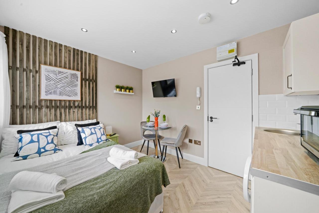 Cosy Heathrow Studios - Parking - Garden ลอนดอน ภายนอก รูปภาพ