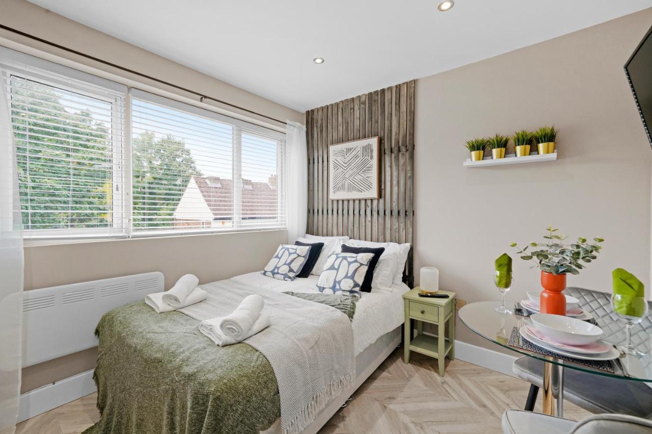 Cosy Heathrow Studios - Parking - Garden ลอนดอน ภายนอก รูปภาพ