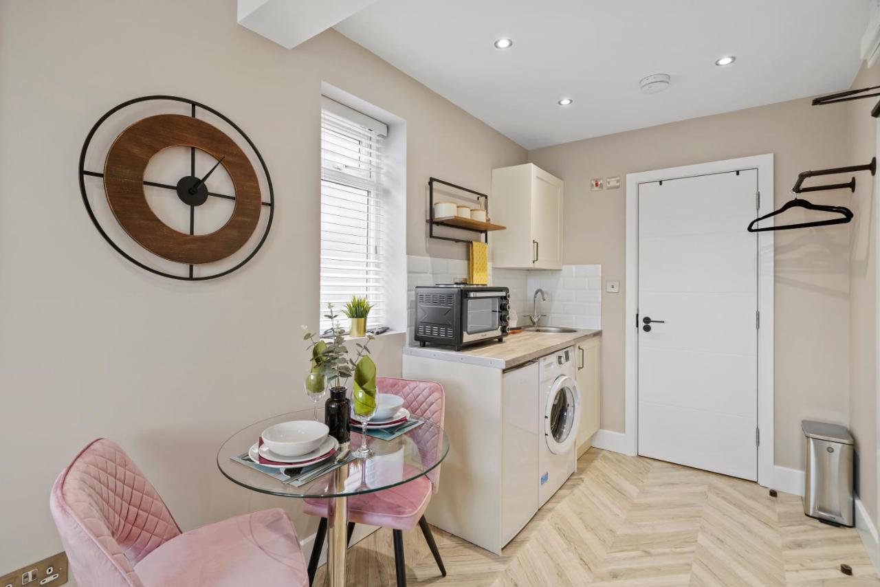 Cosy Heathrow Studios - Parking - Garden ลอนดอน ภายนอก รูปภาพ